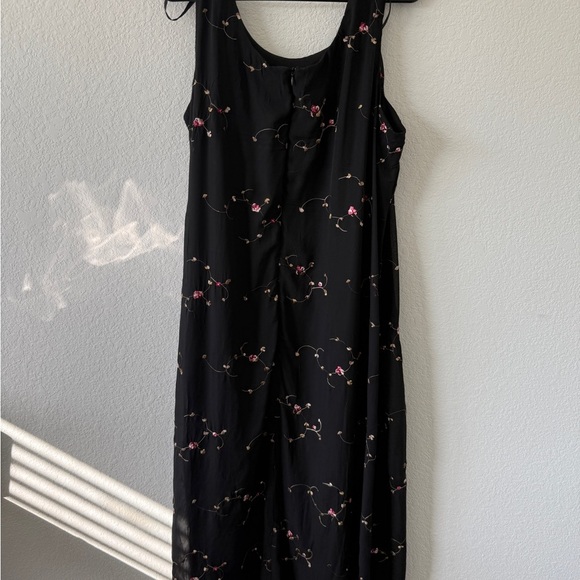 Black and Pink Sleeveless Maxi Dress with Scoop Neck - Picture 6 of 11